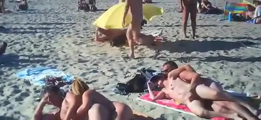 Sex On Nude Beach Couples - Nudist couples make sex at the beach